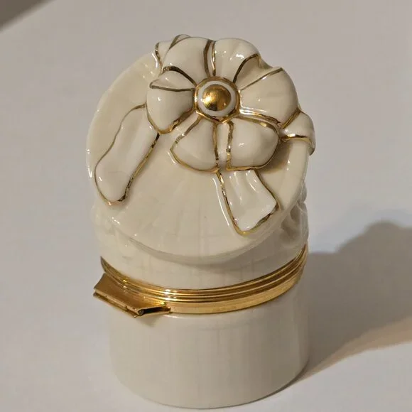 Lenox Treasures "The Cat's Surprise" Trinket Box with cat charm - Picture 3 of 5